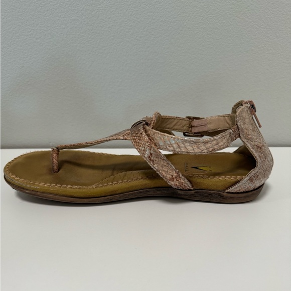 Volatile sandals - Picture 3 of 10